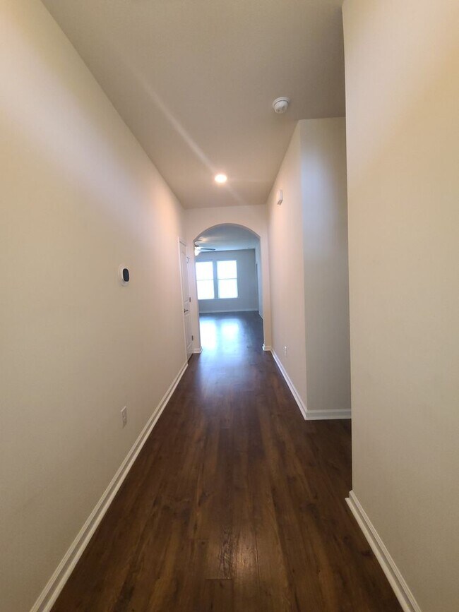 Building Photo - 1/2 OFF RENT NOVEMBER!