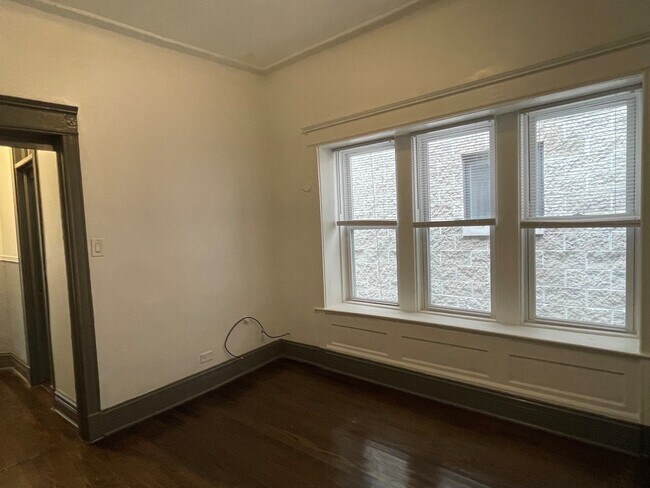 Foto del edificio - 3044 W Jackson Blvd