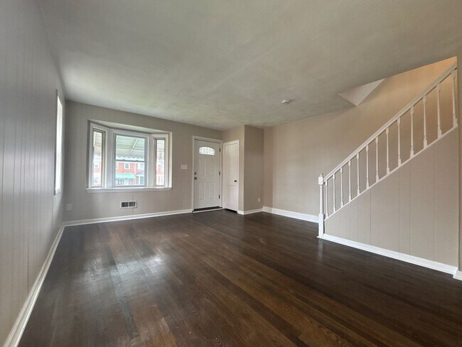 Building Photo - Stunning Three Bedroom Home In Essex