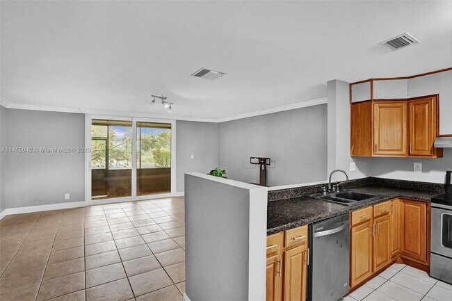 Foto del edificio - 1331 Hampton Blvd