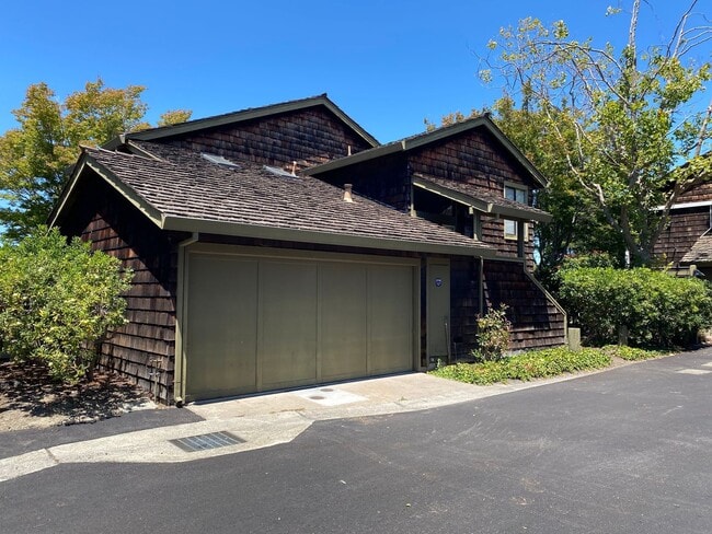 Building Photo - 2750 Sea View Pkwy