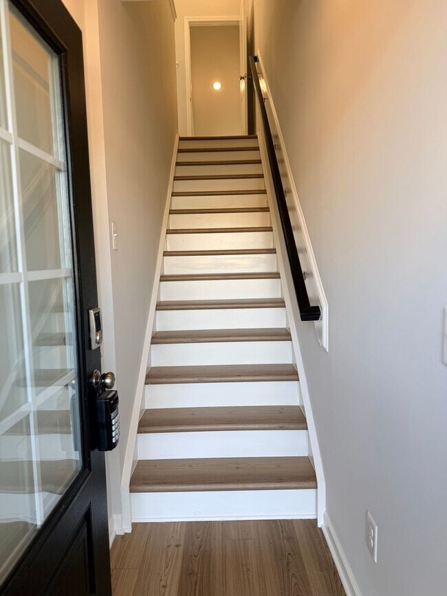 Foto del edificio - AMAZING Residence, Near Educational Facilities, With Wonderful Amenities!