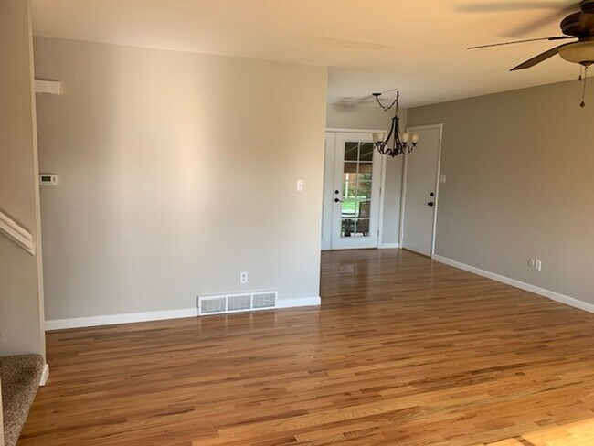 Foto del edificio - 5038 Hickory Pl