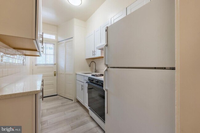 Foto del edificio - 2341 40th St NW