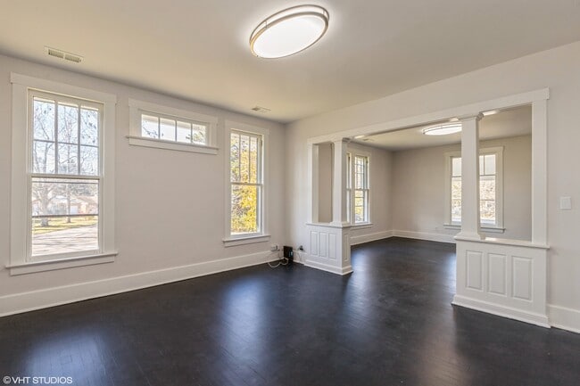 Building Photo - 329 W Maple Ave