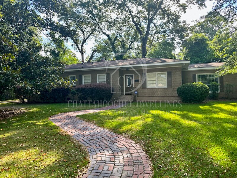 Primary Photo - 1700 N Dixon Dr