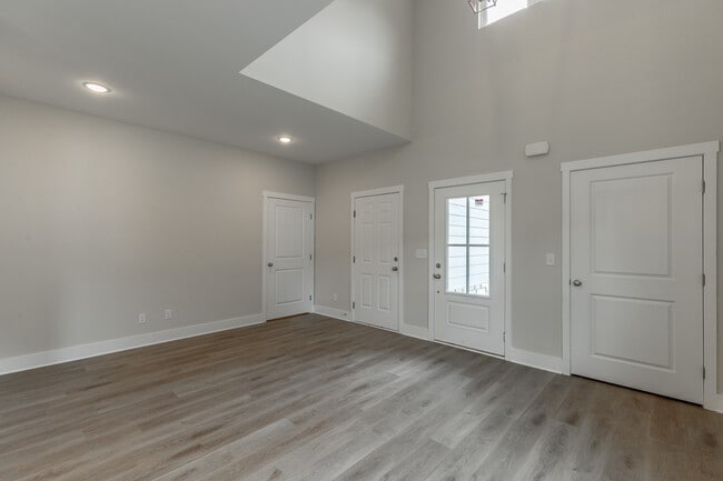 Building Photo - 4688 Heiskell Dr