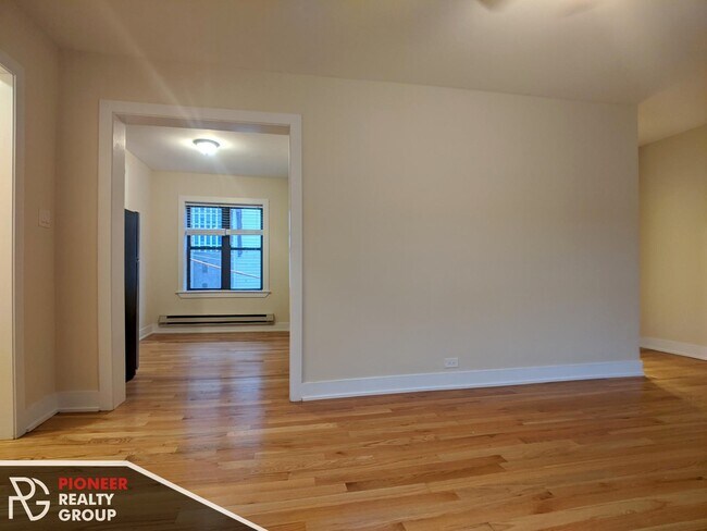 Foto del edificio - 3732 N Pine Grove Ave