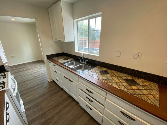 Foto del edificio - 1023 51st Street, Unit 1025