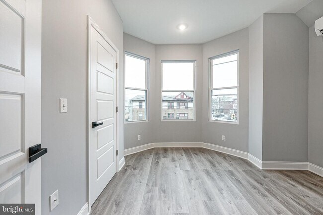 Building Photo - 1156 S 52nd St