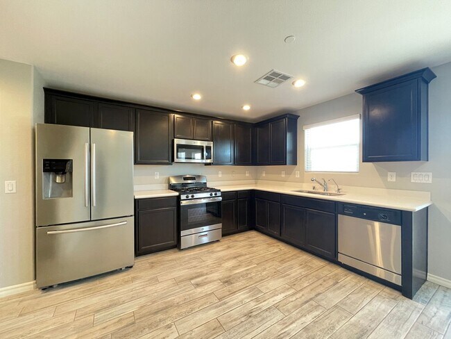 Building Photo - Beautiful Gated Henderson Home | 3 Bed/ 2.5 Bath- AVAILABLE 3/31/26