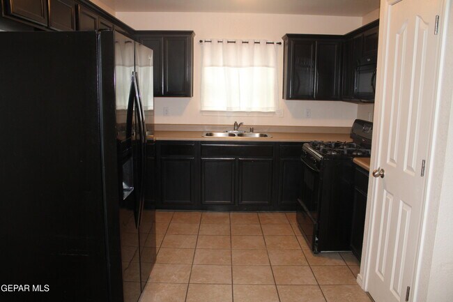 Foto del edificio - 2236 Sparrow Point St