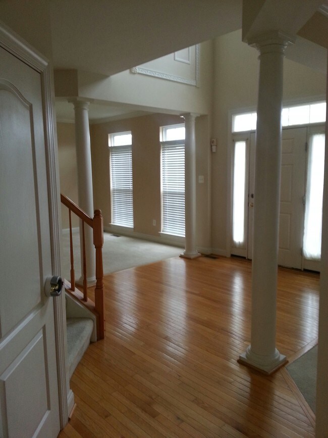 Foto del edificio - 2107 Medinah Ridge Rd