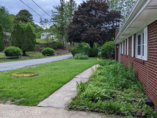 Foto del edificio - 3 br, 2 bath House - 440 Dogwood Road