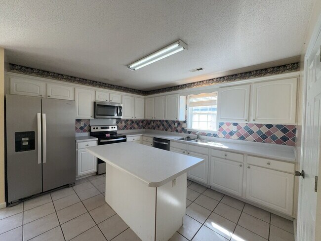 Foto del edificio - Wonderful 3 Bedroom Home-437 Boysenberry
