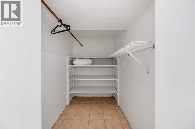 Photo du bâtiment - 2075 E 44th Ave