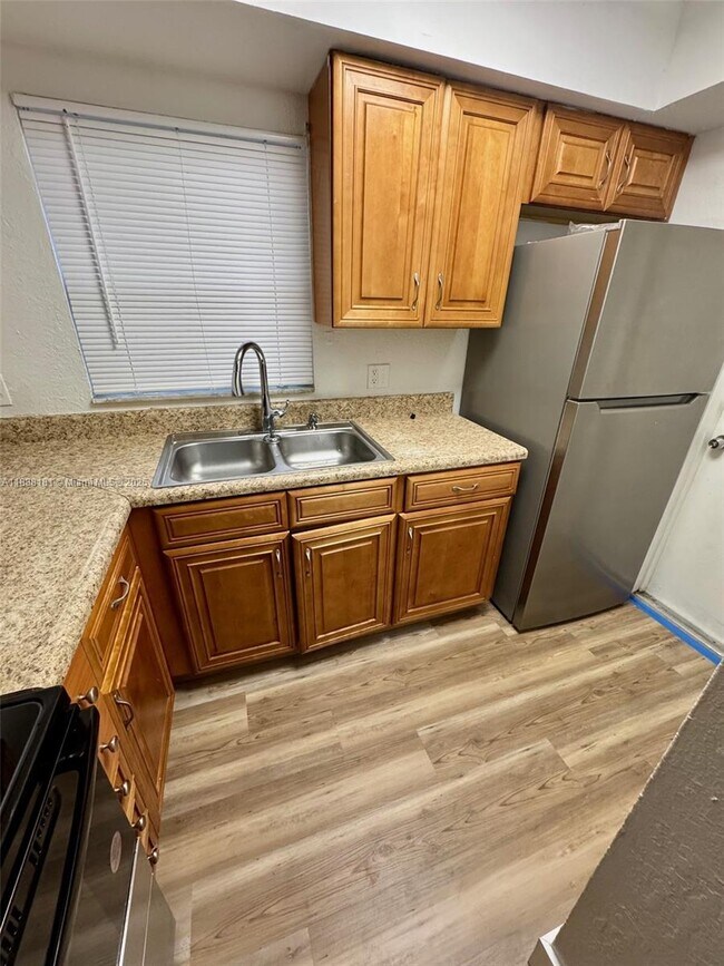 Foto del edificio - 7830 SW 10th St