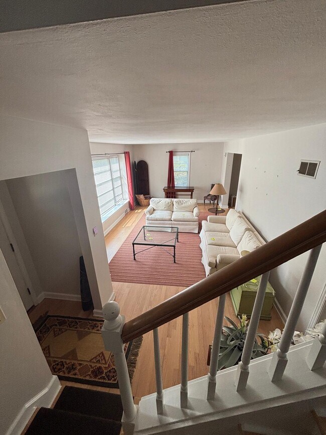 Foto del edificio - 4634 N Oakland Ave