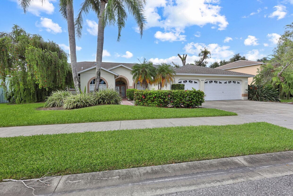 Primary Photo - 4bd/3.5b Rental in Stoneybrook Estates. Pe...