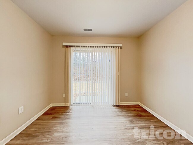 Foto del edificio - 7715 Hidden Creek Dr