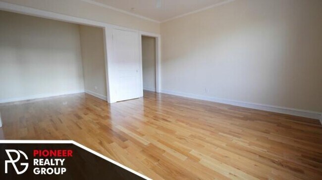 Building Photo - 0 bedroom in CHICAGO IL 60657