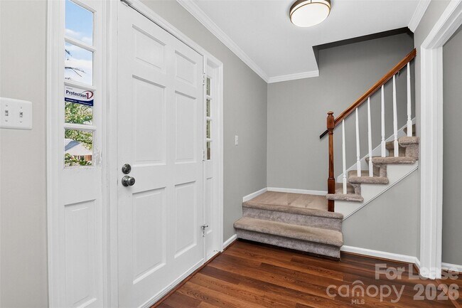Building Photo - 2438 Knickerbocker Dr