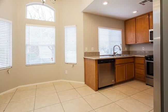 Building Photo - 2642 Ridgewater Cir