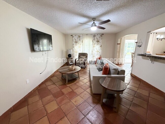 Foto del edificio - 47 Reeding Ridge Dr W