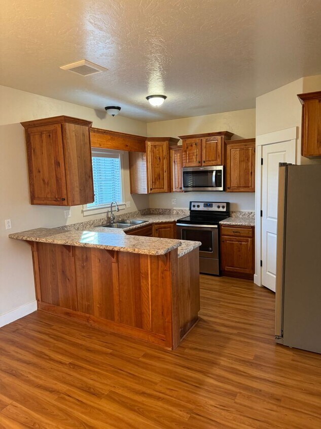 Foto principal - Spacious Townhome for rent in Rexburg