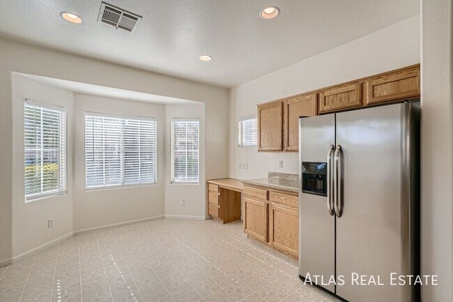 Building Photo - MOVE IN READY! Two-Story, 3-Bedroom Home N...