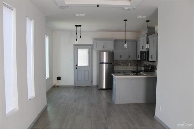 Building Photo - 8 Ozark Ave