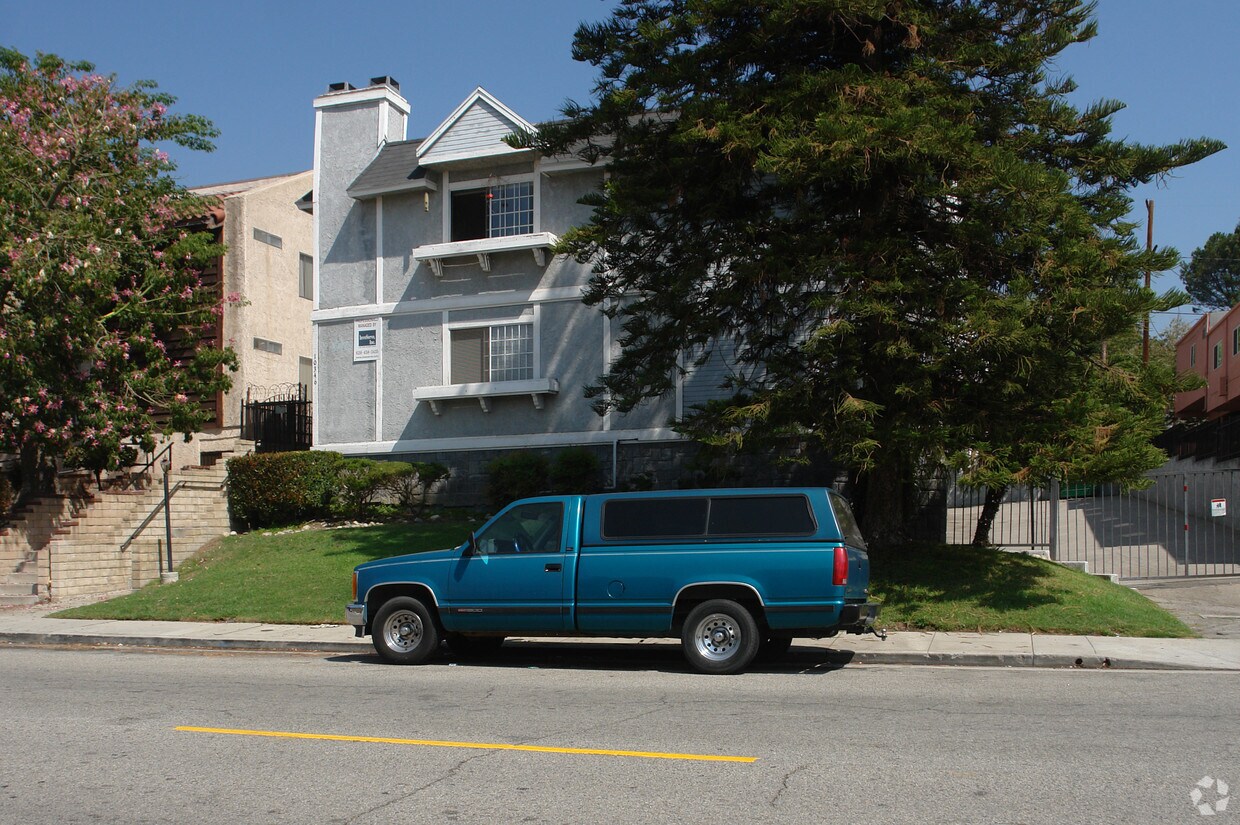 Primary Photo - 10346 Commerce Ave