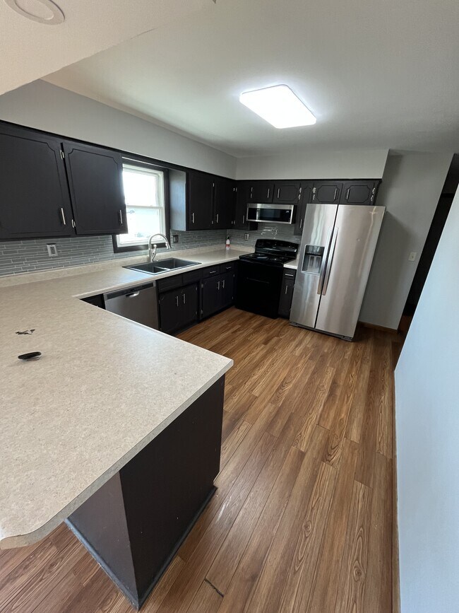 Foto del edificio - 327 Birch Ln