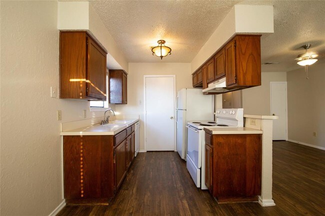 Foto del edificio - 215 Roberts Cir