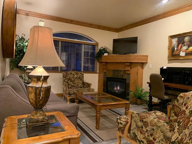 Building Photo - Villa 2076 2 Bed 2 Bath Full Kitchen