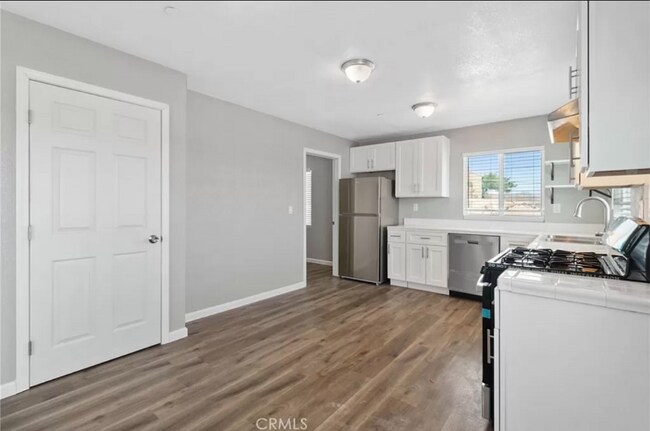 Foto del edificio - 211 W Buena Vista St