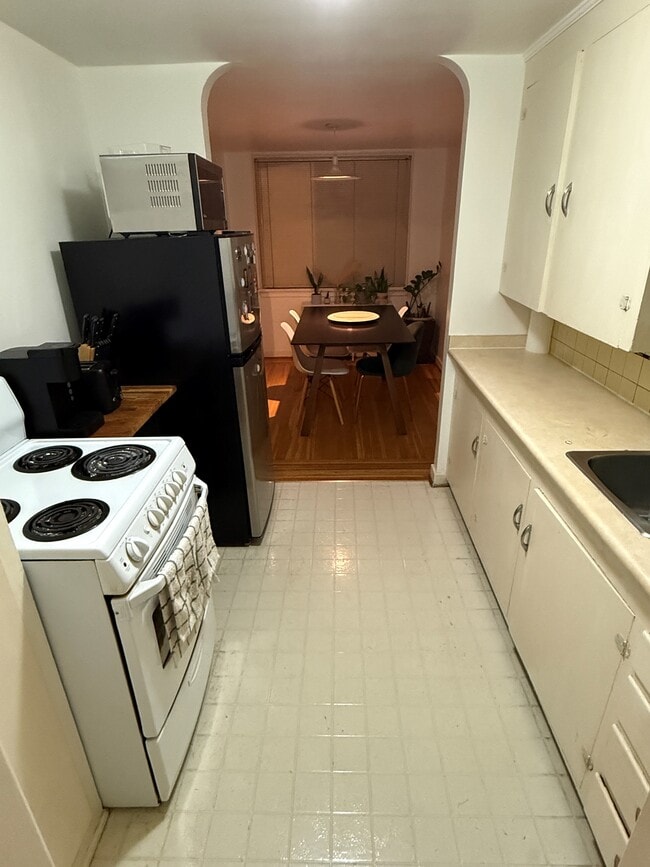 Building Photo - 1245 Bute St