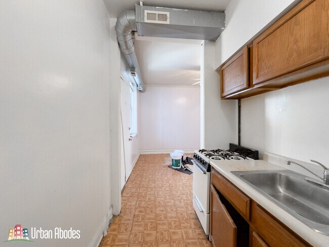 Foto del edificio - 2405 W Wilson Ave