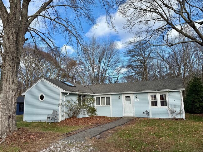 Foto del edificio - 74 Grove Beach Rd N