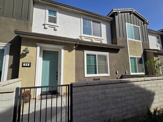Foto del edificio - 3 Bedroom Townhome in Ontario