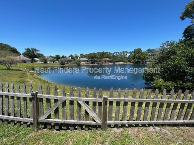 Foto del edificio - 11201 Wandering Oaks Dr