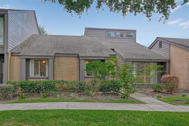 Building Photo - 2376 Gemini St