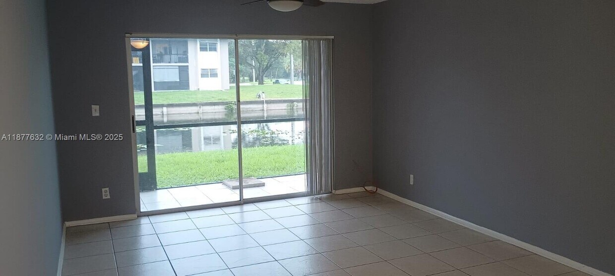 Building Photo - 8040 N Colony Cir