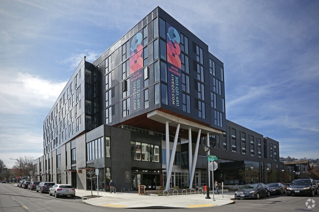 Building Photo - Q21