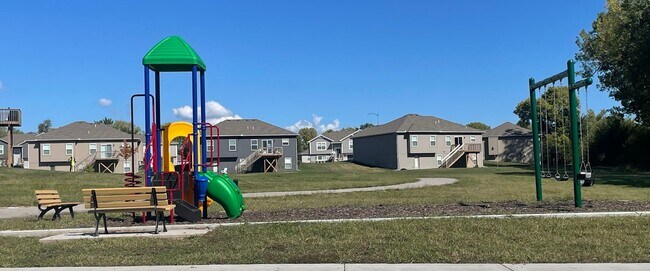Foto del edificio - 705 Poplar Cir