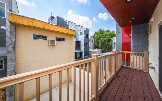 Building Photo - 2132 E Sergeant St