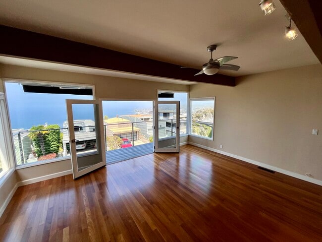 Open living space - 1122 La Mirada St