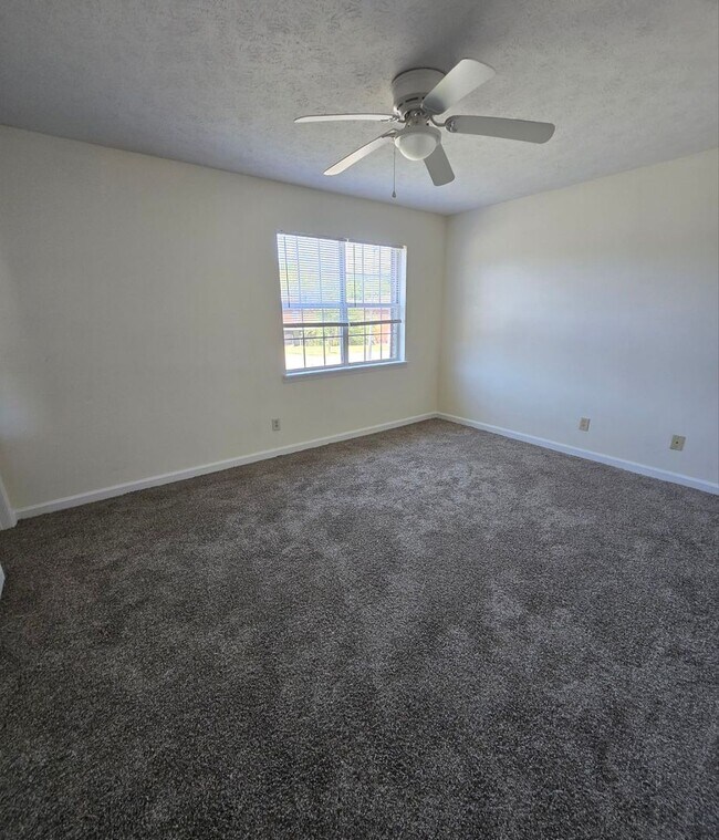 Foto del edificio - 5382 Whisperwood Ct