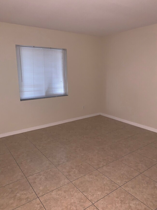 Foto del edificio - 2 Bedroom Duplex with Den available now