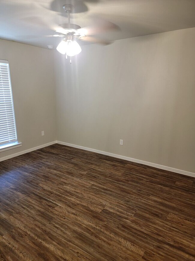 Foto del edificio - 2125 N Jayton Ave
